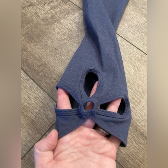 Aerie women’s medium leggings with floral cutout detail on bottoms - Picture 5 of 5